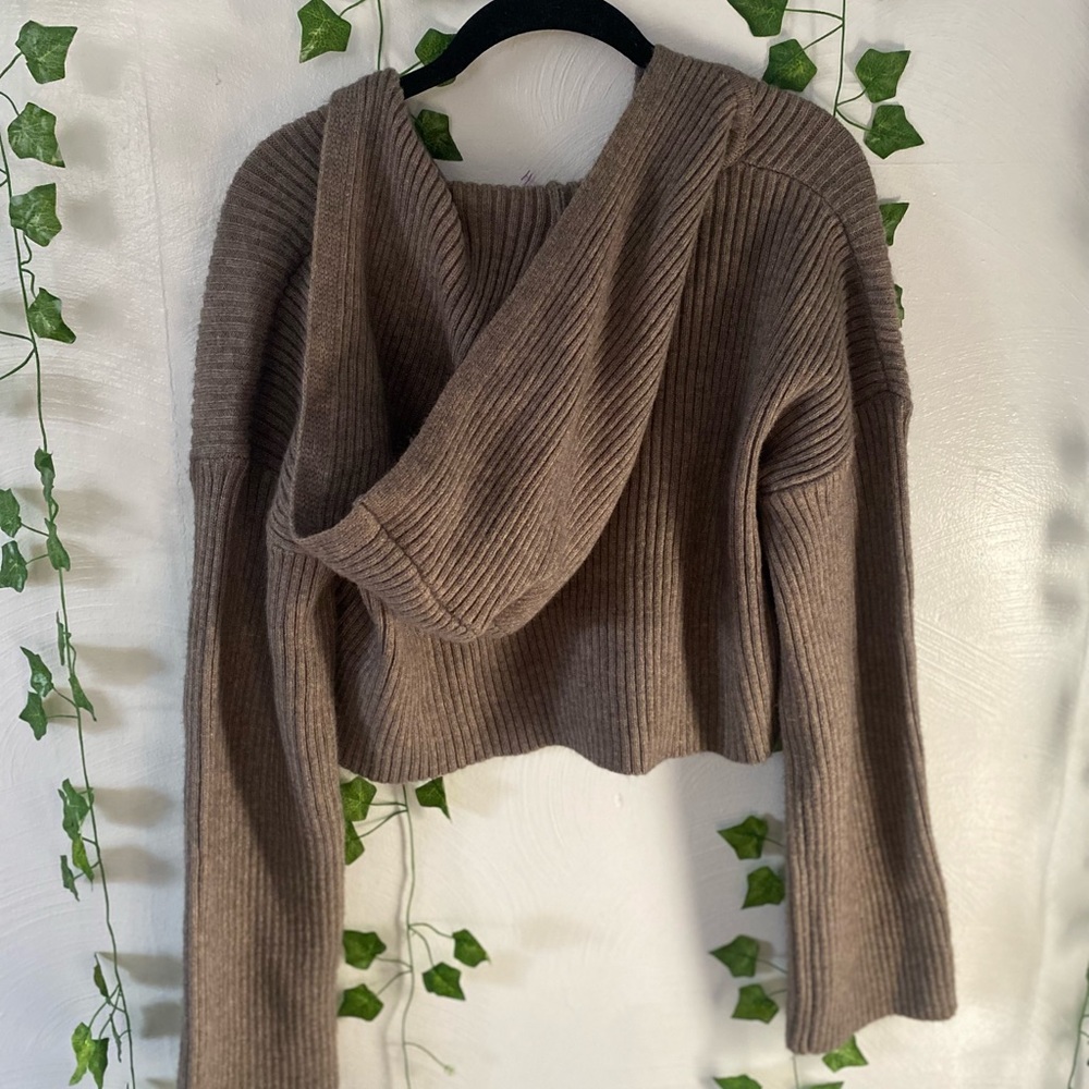 Cropped sweater